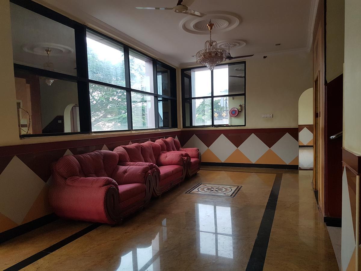 Hotel Subhalakshmi Palace Karaikudi Dış mekan fotoğraf