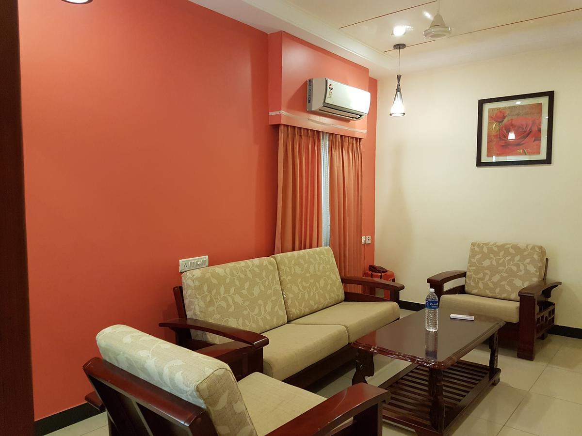 Hotel Subhalakshmi Palace Karaikudi Dış mekan fotoğraf