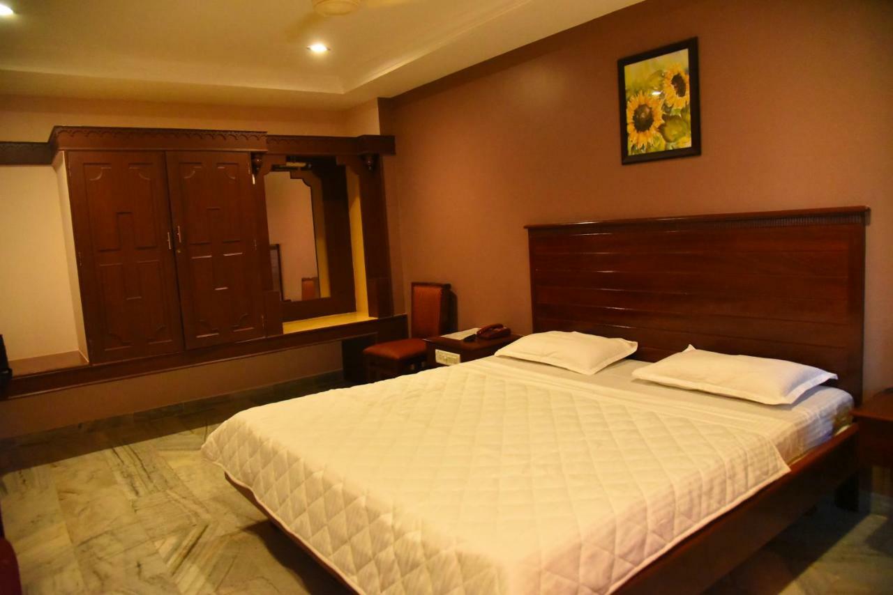 Hotel Subhalakshmi Palace Karaikudi Dış mekan fotoğraf