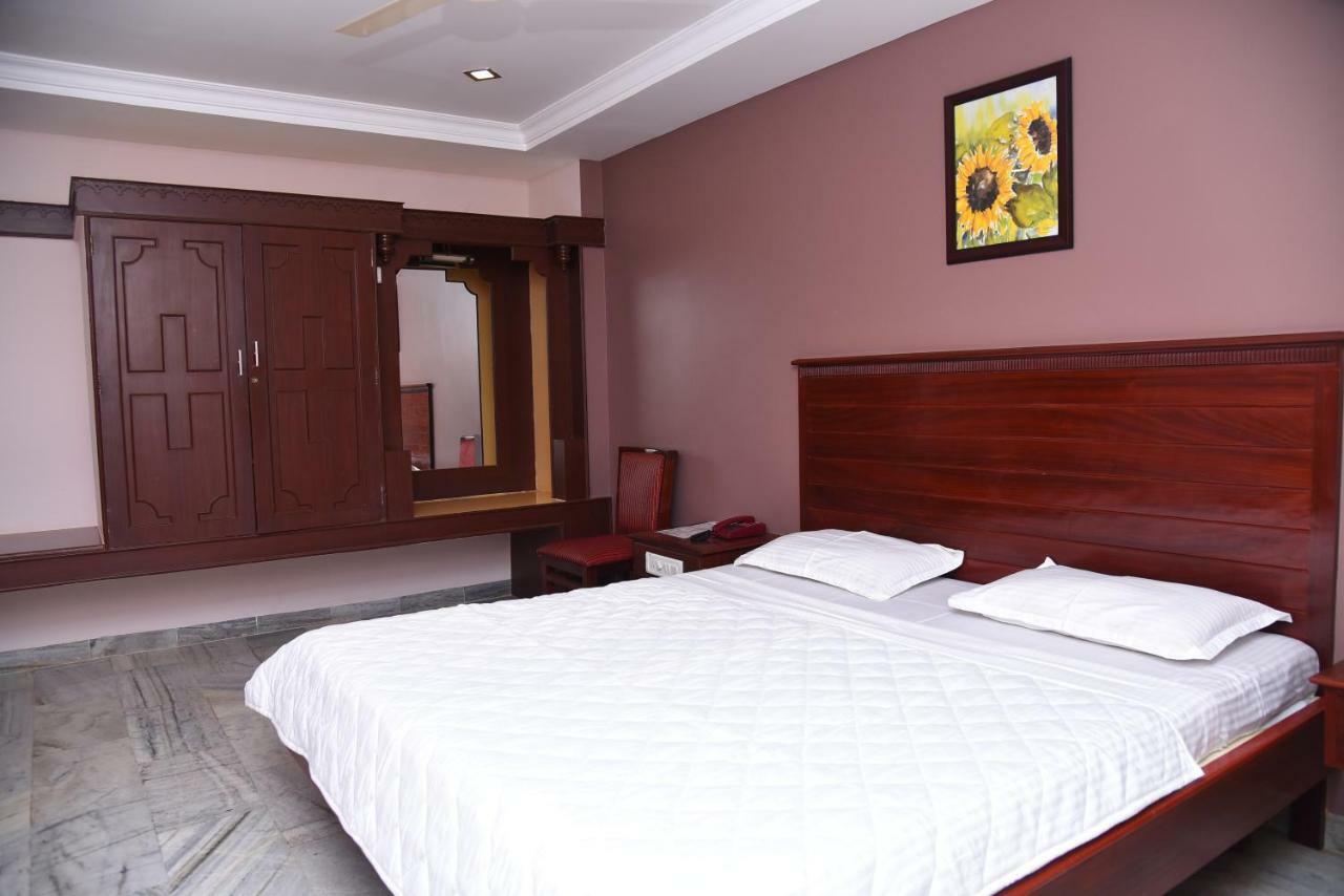 Hotel Subhalakshmi Palace Karaikudi Dış mekan fotoğraf